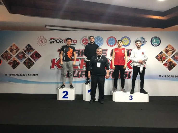 Haliliye Belediyesi kıck boks takımı madalyaları topladı
