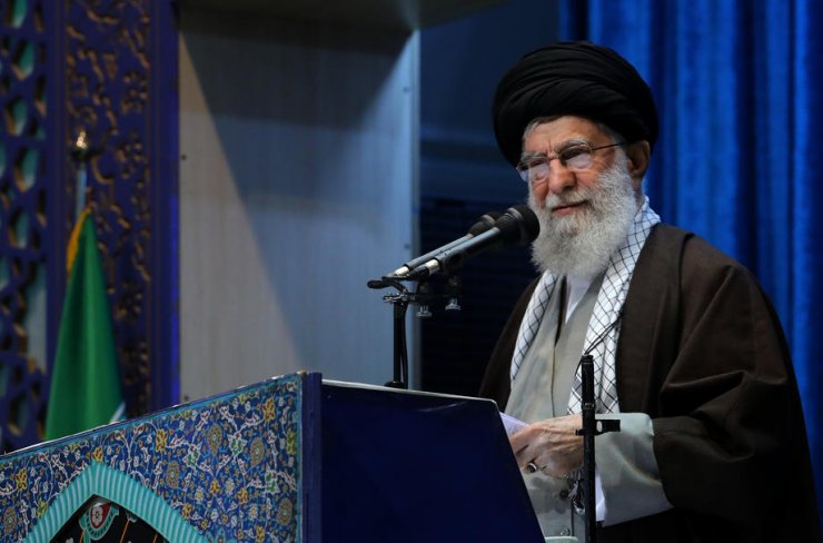 İran dini lideri Hamaney 8 yıl aradan sonra cuma namazı kıldırdı