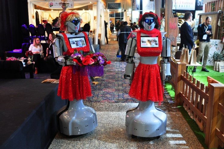 Kına gecelerinde ’robotlu’ eğlence