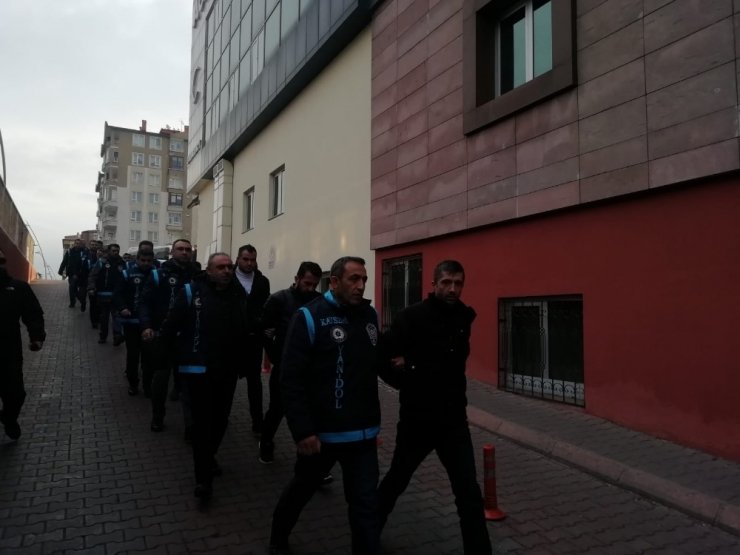 Araç kiralayanları dolandıran 12 kişilik suç şebekesi çökertildi