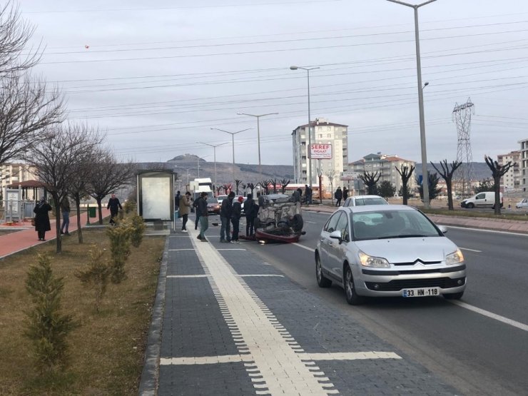 Takla atan otomobilin sürücüsü hafif yaralı olarak kurtuldu