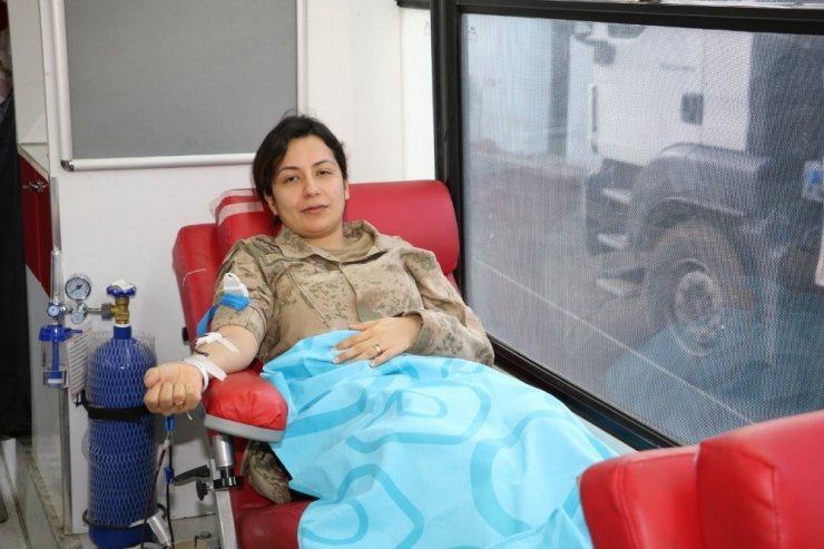 Jandarmadan “Kan ver hayat kurtar” kampanyasına destek