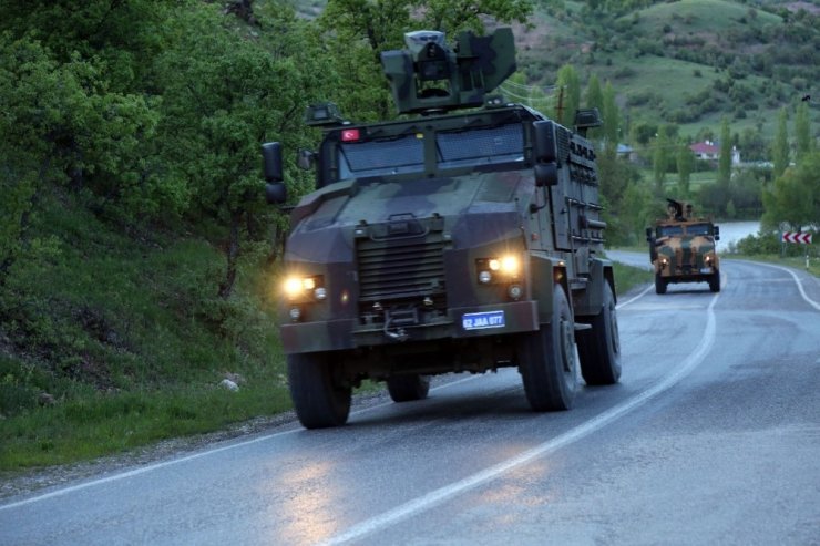 Çöp dökmeye giderken şehit edilen askerin kanı yerde kalmadı