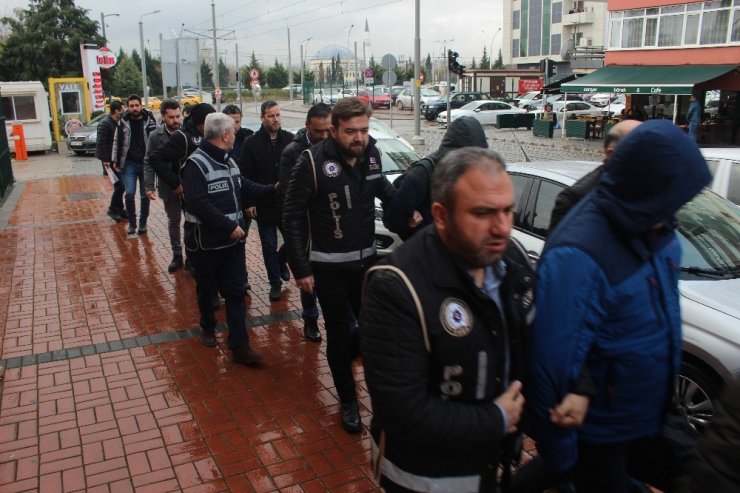 Kocaeli’de FETÖ’den gözaltına alınan 8 şüpheli adliyeye sevk edildi