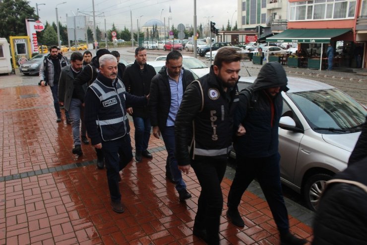 Kocaeli’de FETÖ’den gözaltına alınan 8 şüpheli adliyeye sevk edildi