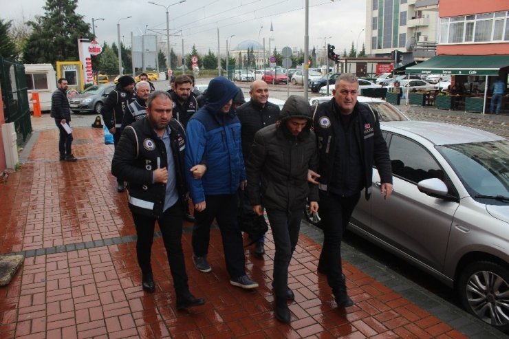 Kocaeli’de FETÖ’den gözaltına alınan 8 şüpheli adliyeye sevk edildi