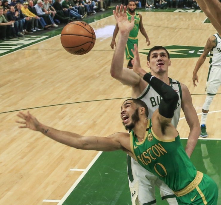 Ersanlı Milwaukee, evinde Boston’ı mağlup etti