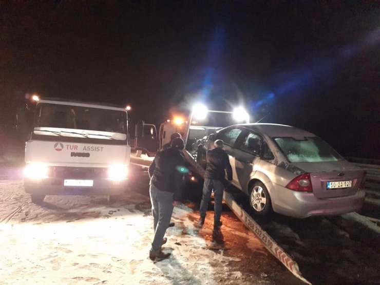 Niğde-Adana yolunda 3 ayrı zincirleme kaza: 2 ölü, 8 yaralı