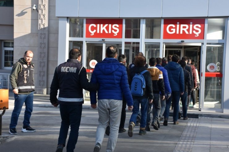 FETÖ Operasyonunda 2 tutuklama