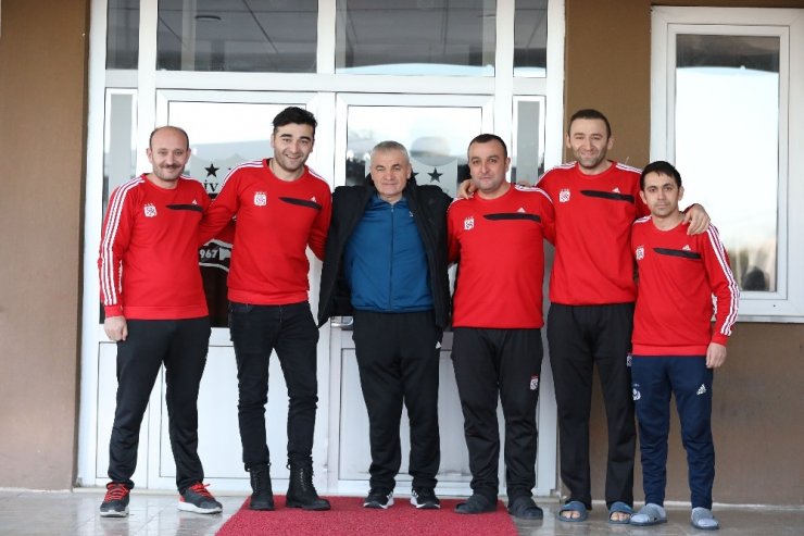 Lider Sivasspor İstanbul’a gitti