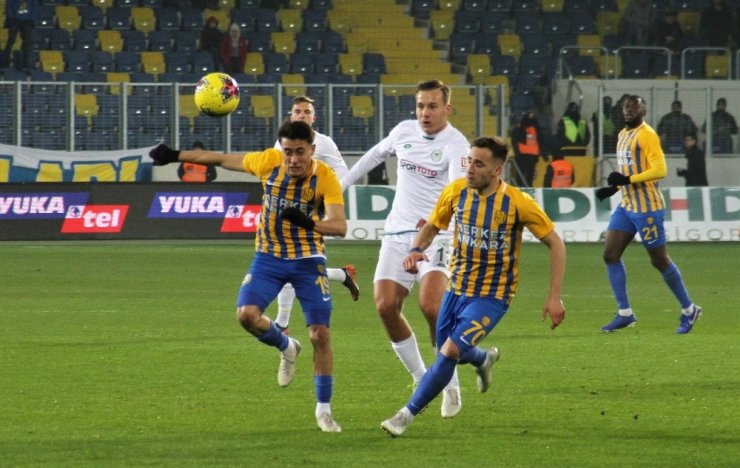 Süper Lig: MKE Ankaragücü: 0 - İttifak Holding Konyaspor: 0 (İlk yarı)