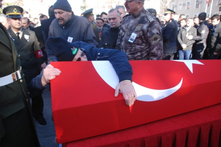 Şehit teğmen son yolculuğuna uğurlandı