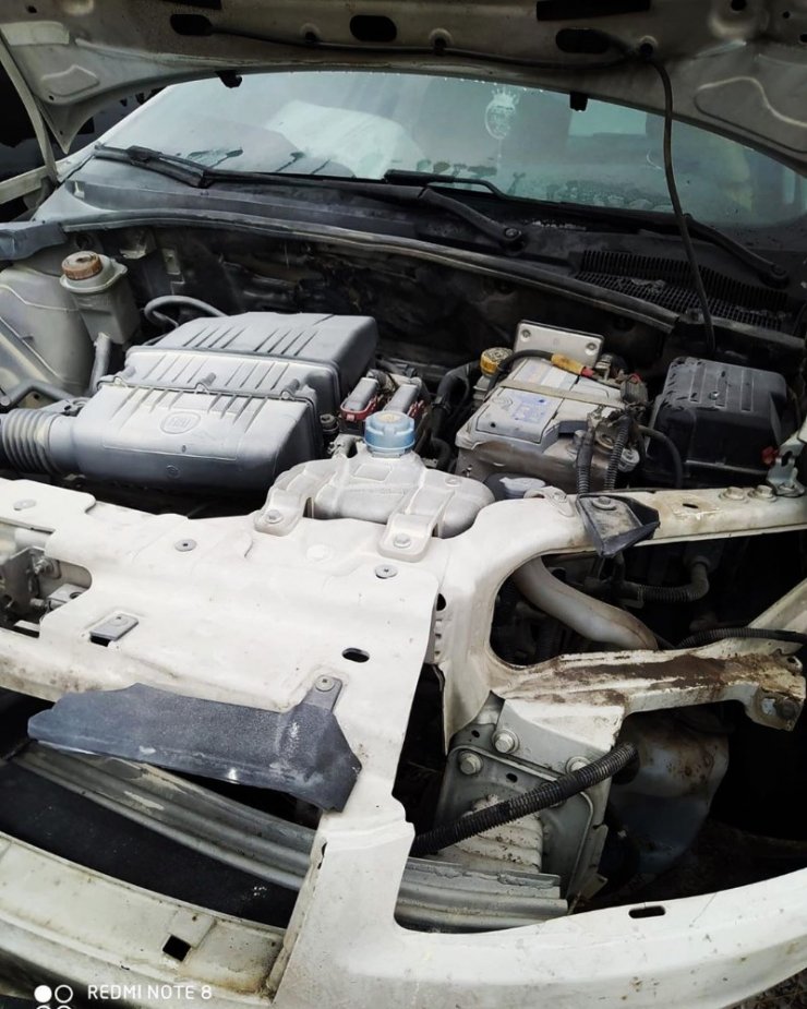 Van’da kaza yapan otomobilde yangın çıktı