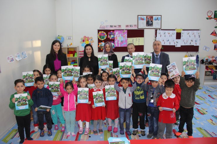 Zara Ziraat Odası öğrencilere boyama kitabı hediye etti