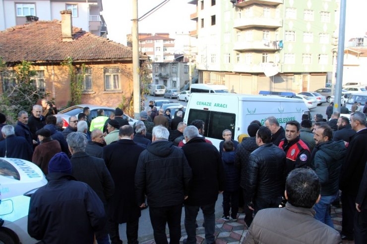 Yüksekten düşerek ölen emekli polis son yolculuğuna uğurlandı