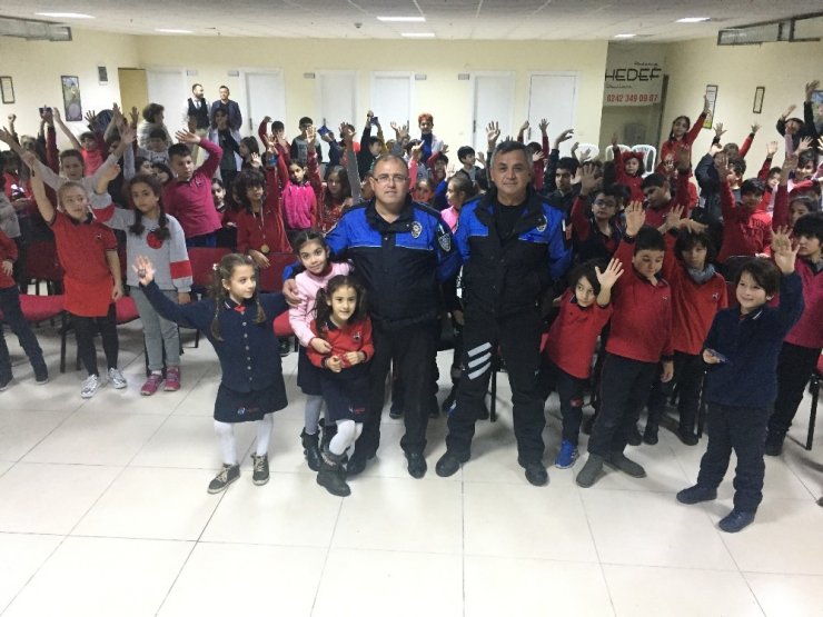 Polisten öğrencilere Polirobot Eğitimi