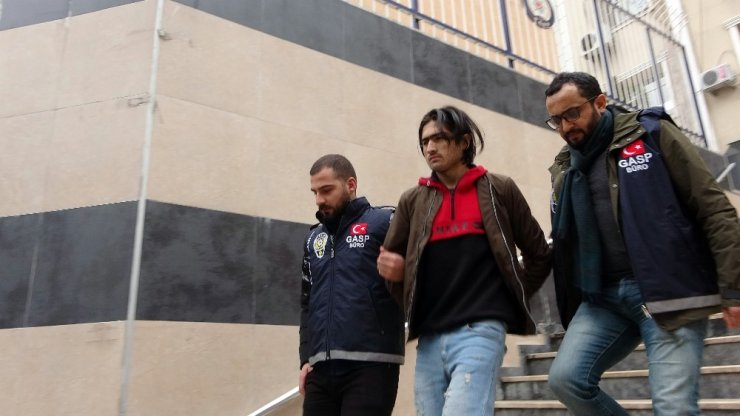 Bahçelievler’de iş yeri sahibini silahla gasp ettiler