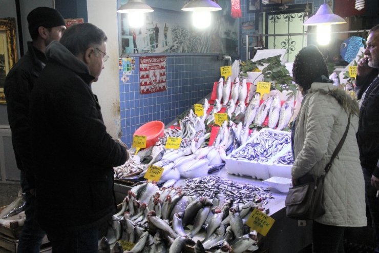 Kalkan balığının fiyatı dudak uçuklatıyor