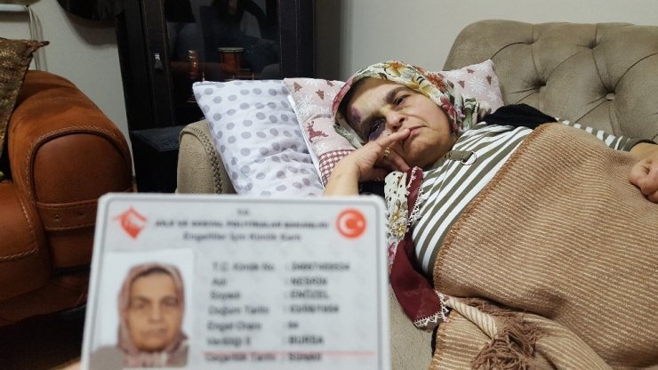 Şehir zorbası yaşlı çifti öldüresiyle dövdü