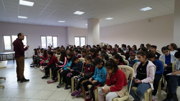 Öğrenci ve eğitmenlere ‘teknoloji bağımlılığı’ anlatıldı