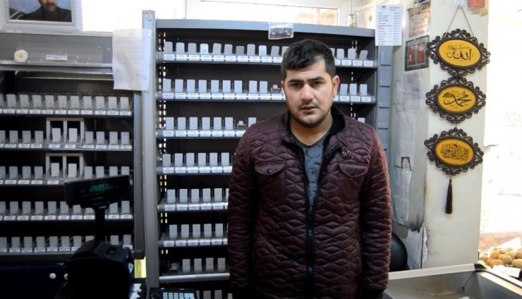 Markete giren hırsızlar sadaka kutusuna kadar çaldı
