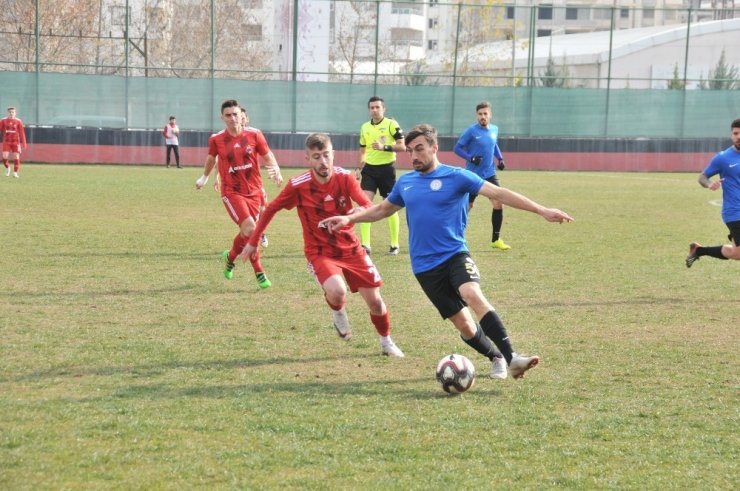 Karaköprü Belediyespor tek attı üç aldı