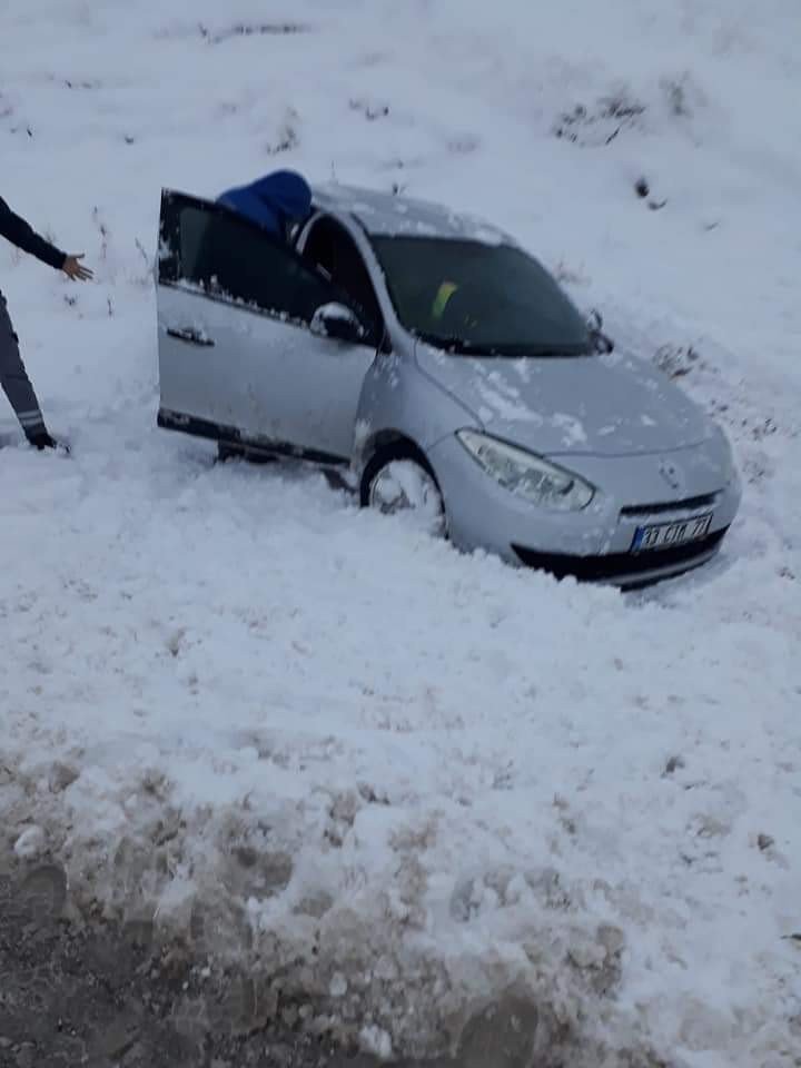Mazıdağı’nda yoğun kar yağışı kazalara davetiye çıkardı
