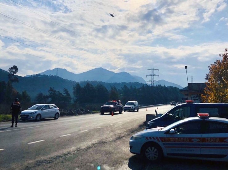 Jandarma’nın helikopterli trafik denetimleri sürüyor