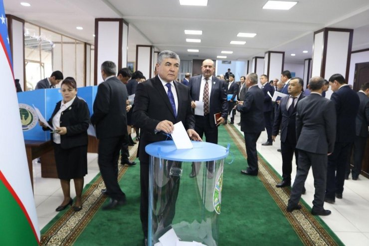 Özbekistan'da parlamentonun üst kanadı olan Senato üyeleri seçildi