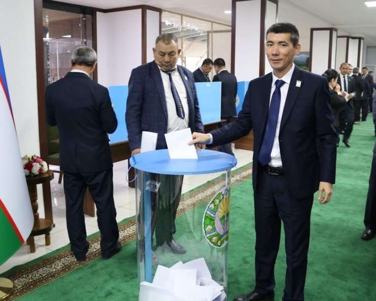 Özbekistan'da parlamentonun üst kanadı olan Senato üyeleri seçildi