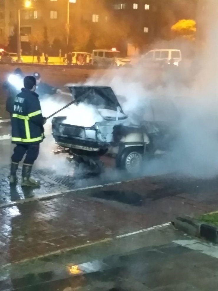 Yanan araçlarını görünce sınır krizi geçirdiler