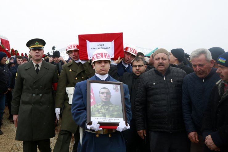 Şehit Piyade Sözleşmeli Er Fevzi Altınayak'ın naaşı Konya'da toprağa verildi