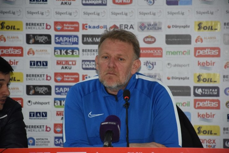 Robert Prosinecki: “5 golün 3’ünü biz rakibimize hediye ettik”