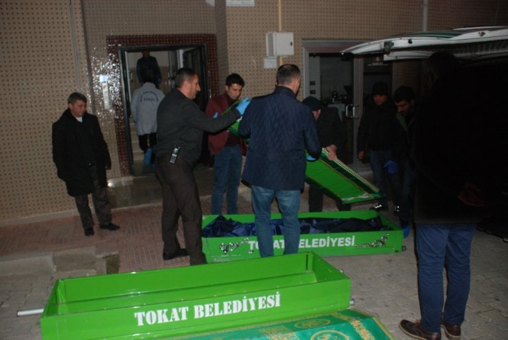 Çocuğunu bıçakladıktan sonra canına kıydı