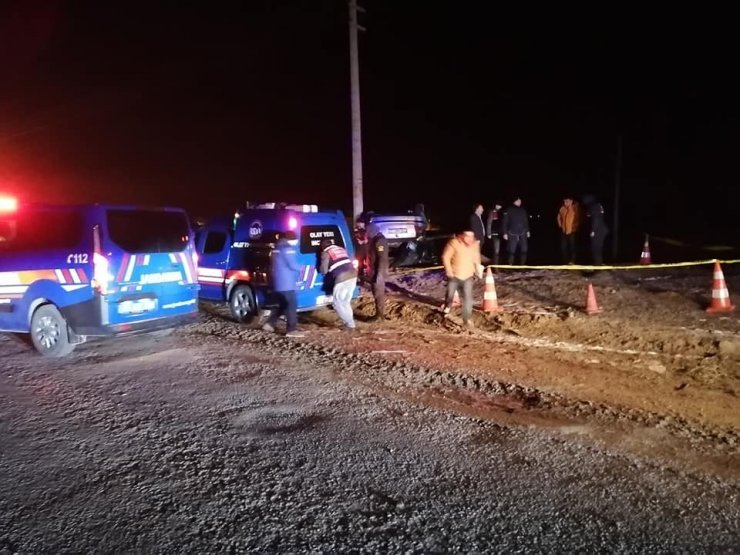 Afyonkarahisar’da otomobil elektrik direğine çarptı: 1 ölü