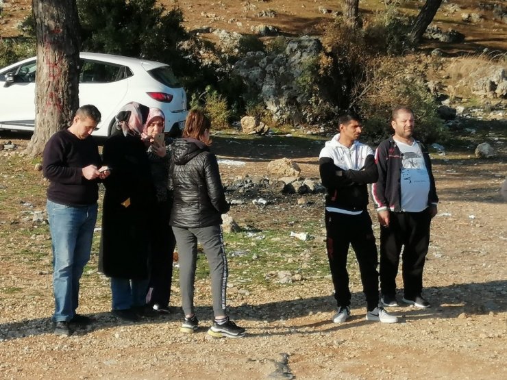 Antalya’da boş arazide erkek cesedi bulundu