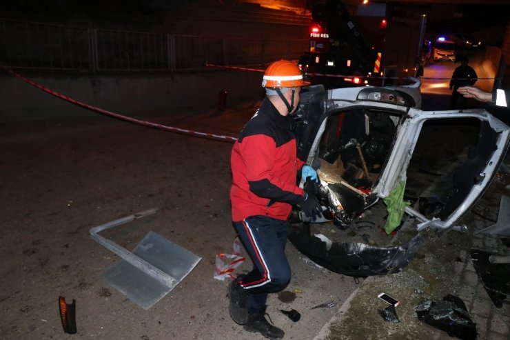 Bolu’da, köprüden uçan otomobil hurdaya döndü: 2 ölü