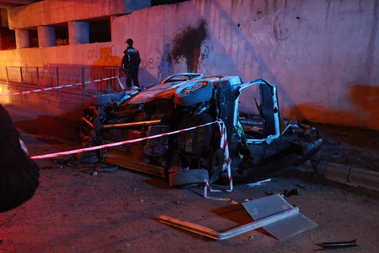 Bolu'da takla atan otomobil istinat duvarına çarptı: 2 ölü