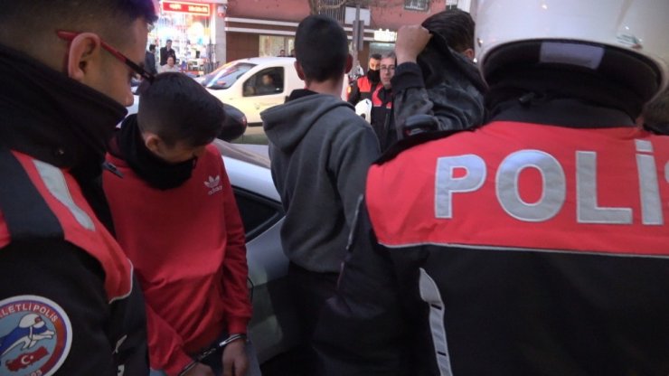 ‘Arkadaşımı arayacağım’ diyerek tanımadığı şahsın telefonunu alıp kaçtı
