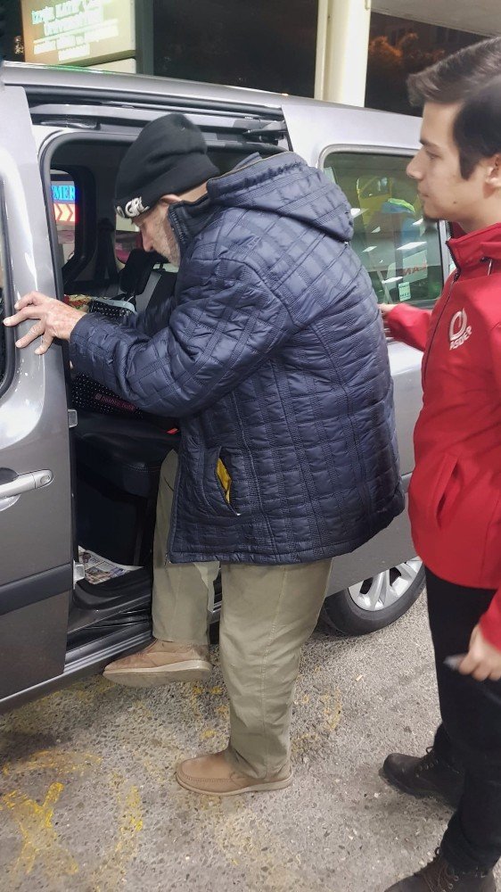 İzmir’de hastane acil servisinde kalan evsizler barınma merkezlerine yerleştirildi
