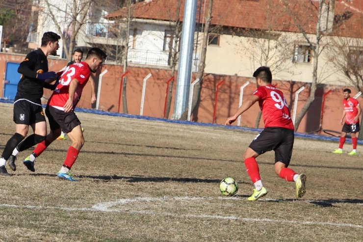 Kulaspor evinde lidere teslim