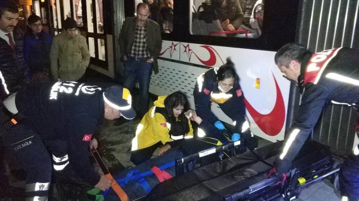 Samsun’da tramvay yayaya çarptı: 1 yaralı
