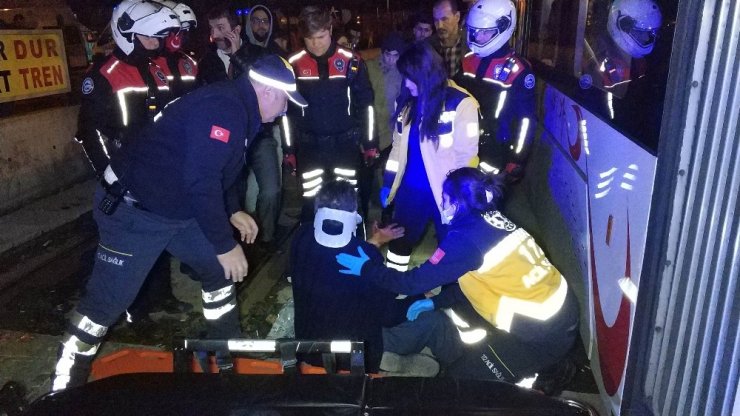 Samsun’da tramvay yayaya çarptı: 1 yaralı