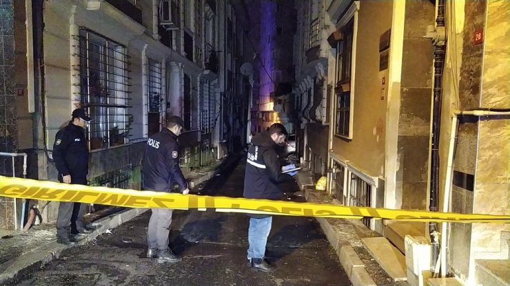 Sokak ortasındaki tartışma kanlı bitti: 2 yaralı