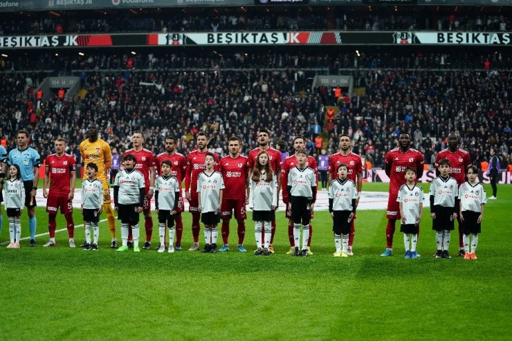 Süper Lig: Beşiktaş: 0 - Sivasspor: 1 (Maç devam ediyor)