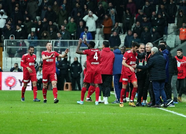 Süper Lig: Beşiktaş: 1 - D.G.Sivasspor: 2 (Maç sonucu)