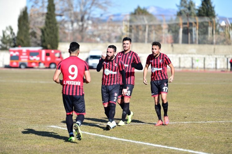 Uşakspor, Ergene Velimeşe Spor’u 2-0 mağlup etti