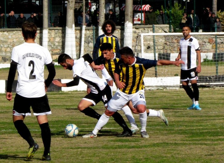 Çeşme Belediyespor-Alaçatıspor derbisi sonrası tribünler karıştı