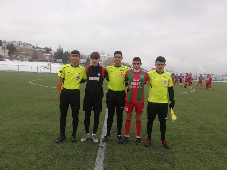 1308 Osmaneli Belediye Spor U16 takımı liderliğe yükseldi