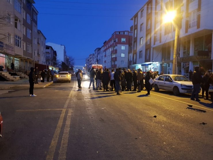 Çarptığı yaya yaralandı, otomobili bırakıp kaçtı